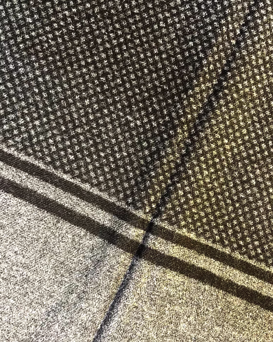 مشکی-دو-خط-طوسی